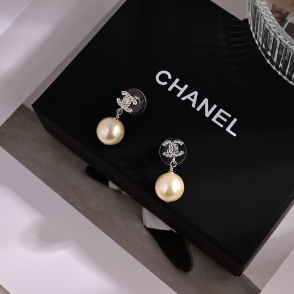 Chanel pendant earrings - Picture 2 of 5
